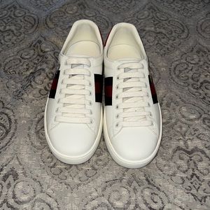 Gucci sneakers men size 9 brand new never worn